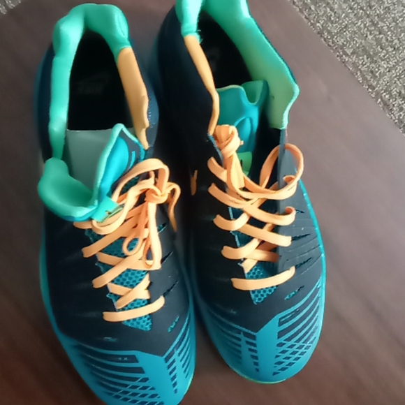 Shoes - Picture 3 of 3